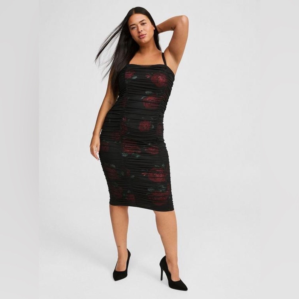 Torrid Marilyn Monroe Bodycon Midi Dress Black with Roses 🥀